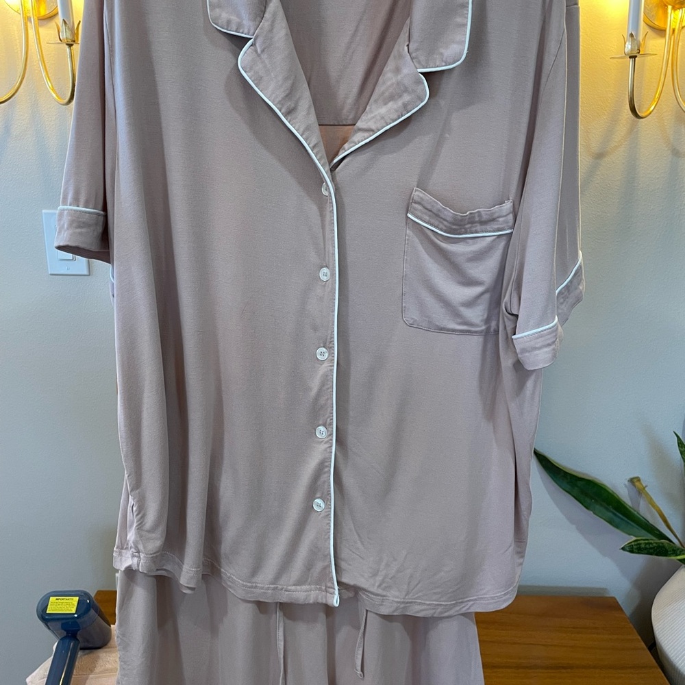 Cozy Earth Women's Bamboo Stretch-Knit Short Sleeve Pajama Set- Blush color